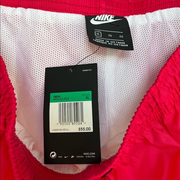 NWT NIke Men’s knee length XL mesh lined shorts - Picture 10 of 11